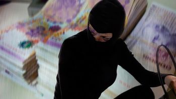 de pelicula: fingio un robo para quedarse con la indemnizacion de su padre de pelicula: fingio un robo para quedarse con la indemnizacion de su padre