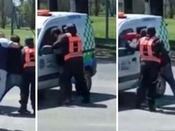 Jos&eacute; C. Paz: un hombre descarg&oacute; su ira con un matafuego sobre la camioneta de la municipalidad