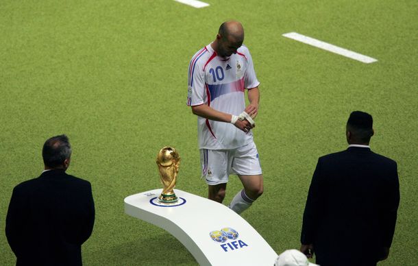 Zinedine Zidane se va del Mundial 2006 y del fútbol