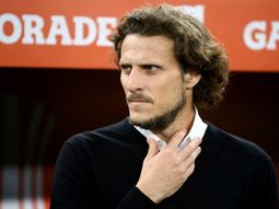 forlan se ofrecio para dirigir a uruguay tras la salida de bielsa: ¿sabes como voy? forlan se ofrecio para dirigir a uruguay tras la salida de bielsa: ¿sabes como voy?