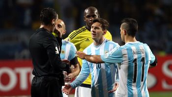 el insolito argumento del arbitro que dejo pegar de mas a colombia el insolito argumento del arbitro que dejo pegar de mas a colombia