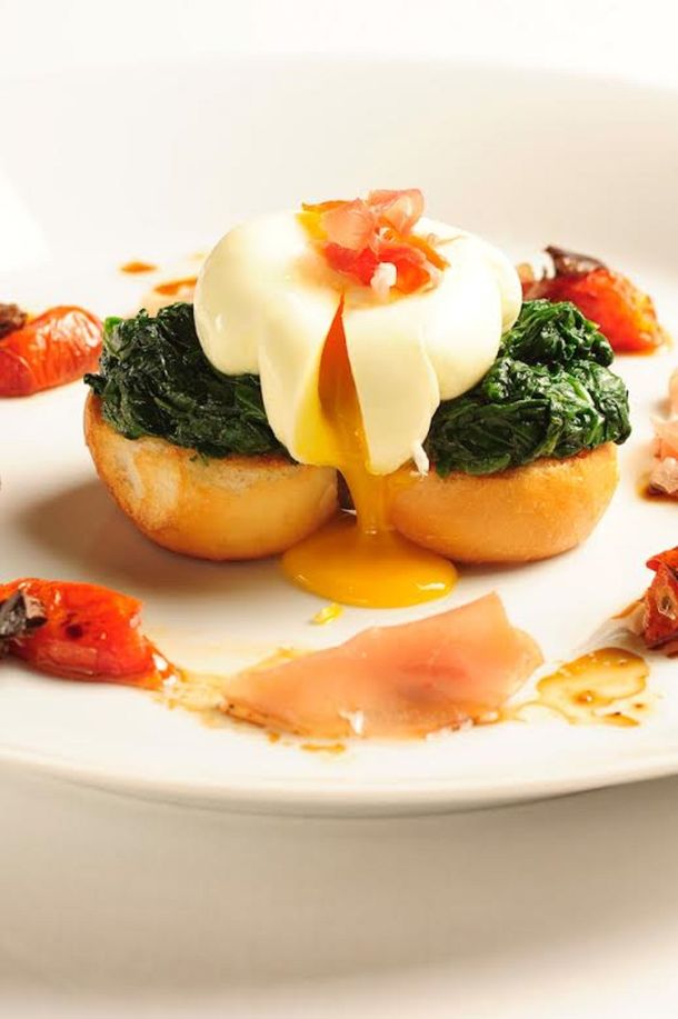 #SemanaMundialdelHuevo minutouno.com te invita a cenar en el célebre TOMO I