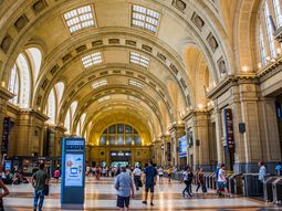La estación Constitución también fue testigo del polémico mensaje del Gobierno: No te dejan...