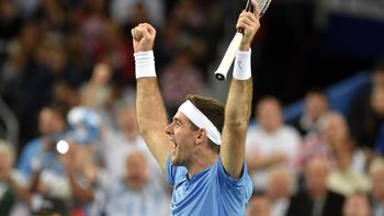 La hazaña ya se consumó y Delpo festeja con los brazos en alto La hazaña ya se consumó y Delpo festeja con los brazos en alto