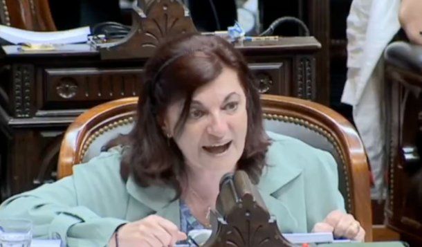 Oligarca, caballero: Kelly Olmos recitó un himno de la proscripción para rechazar la Reforma Laboral