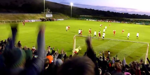 El Whitehawk marcó un golazo ante el Stourbridge justo cuando el árbitro dio por terminado el partido.