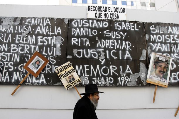 Familiares de víctimas del atentado a la AMIA apuntaron contra el fiscal Nisman