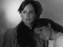 Esta película española narra una historia de amor intensa y dramática. Esta película española narra una historia de amor intensa y dramática.