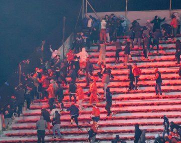 Hincha de Independiente tuvo que abandonar Chile por amenazas de la U.