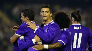 Real Madrid celebra uno de los tantos de la goleada ante Betis como visitante Real Madrid celebra uno de los tantos de la goleada ante Betis como visitante