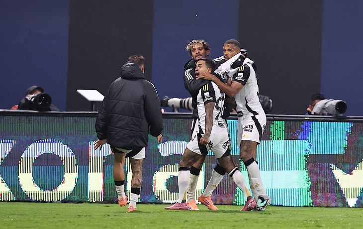 El Mineiro de Sampaoli rescató un agónico empate en la semi de ida