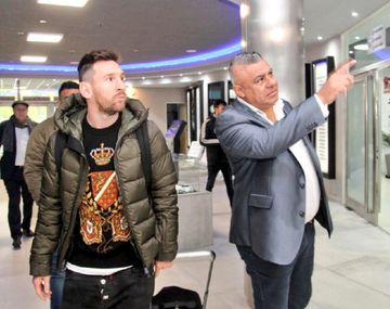 El 10 junto al mandamás de AFA (Foto: @Argentina).