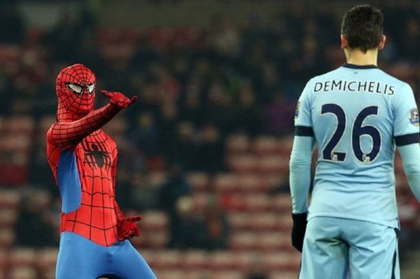 Mirá a Spider-Man en el partido entre el Manchester City y el Sunderland