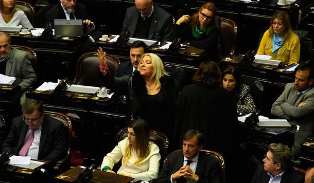 Carrió se fue enojada del recinto y amenazó con romper con Cambiemos