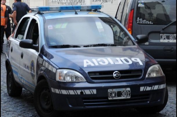 Quemó el 30 por ciento del cuerpo de su mujer y se escapó