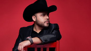 Quién es Gerardo Ortíz, el cantante de corridos que se declaró culpable de brindar un show a narcotraficantes. Quién es Gerardo Ortíz, el cantante de corridos que se declaró culpable de brindar un show a narcotraficantes.