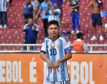 Argentina le ganó 2-0 a Chile en el debut del Hexagonal final