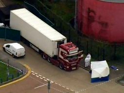 Macabro hallazgo en el Reino Unido: encontraron 39 cadáveres dentro de un camión