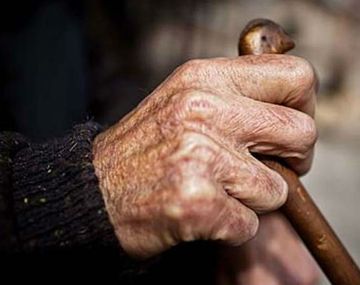 Obligan a anciana a practicarle sexo oral