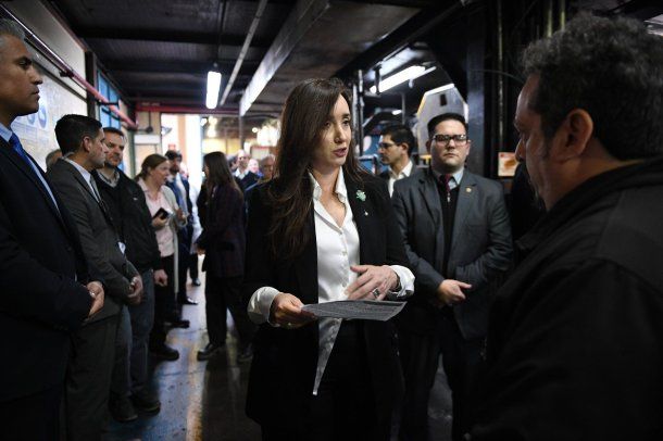 Victoria Villarruel en la fábrica FATE de Victoria