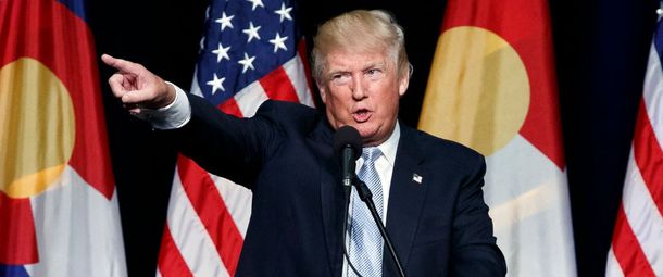 Donald Trump le habría dicho a las empleadas de la Casa Blanca que se vistan como mujeres