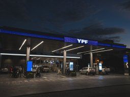 Nafta más barata cargando de madrugada: YPF anunció una curiosa rebaja de precios