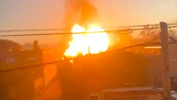 impactante: exploto un deposito de garrafas en mariano acosta impactante: exploto un deposito de garrafas en mariano acosta