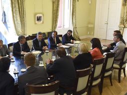 mauricio macri recibio el apoyo de diputados peronistas y ex massistas mauricio macri recibio el apoyo de diputados peronistas y ex massistas