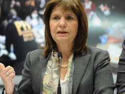 patricia bullrich, en medio de un escrache: el que quiera estar armado que ande armado patricia bullrich, en medio de un escrache: el que quiera estar armado que ande armado