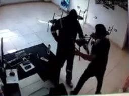 video: entro armado a una agencia, maniato a un empleado y se llevo la recaudacion video: entro armado a una agencia, maniato a un empleado y se llevo la recaudacion