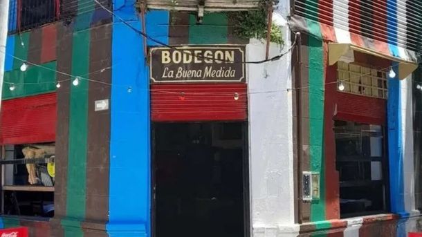 Este bodegón se encuentra en el barrio de La Boca, más precisamente en la Avenida Suárez 101. Este bodegón se encuentra en el barrio de La Boca, más precisamente en la Avenida Suárez 101.