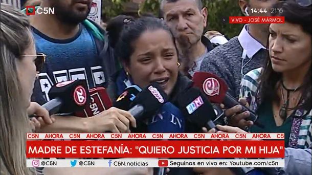 La madre de Estefanía se descompensó ante las cámaras de TV