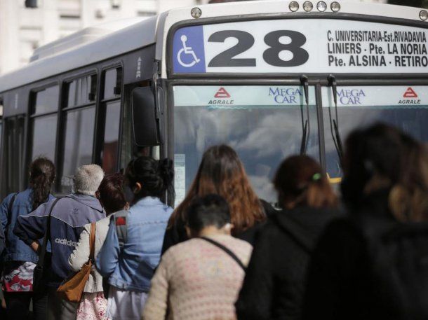 Empresas de colectivos redujeron su frecuencia en el AMBA