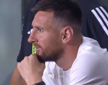 Con Messi en la tribuna
