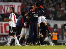 el recuerdo del silencio atroz sobrevuela river - san lorenzo el recuerdo del silencio atroz sobrevuela river - san lorenzo