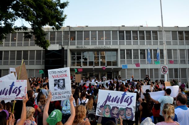 Convocan a marchar en todas las plazas del país en repudio al juez que liberó al acusado
