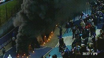 piden suspender la cancha de racing por las cargadas al rojo piden suspender la cancha de racing por las cargadas al rojo