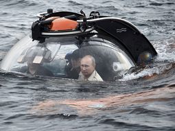 La aventura de Vladimir Putin a bordo de un mini submarino en Crimea