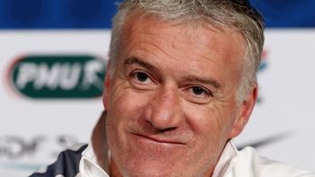 francia, un moulin rouge: el dt de la seleccion denuncia a un idolo galo francia, un moulin rouge: el dt de la seleccion denuncia a un idolo galo