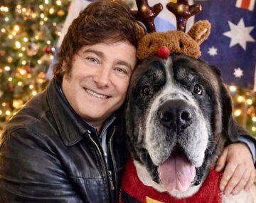 Los posteos navideños de Milei: foto con IA abrazando a un perro y nueva advertencia