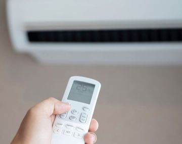 La manera de limpiar los filtros de tu aire acondicionado sin jabón para que funcione como nuevo