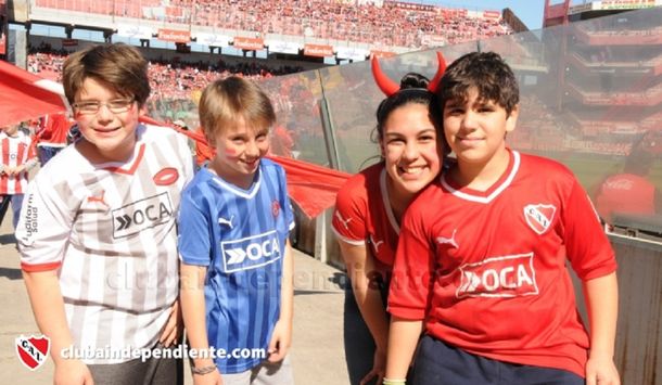Independiente lanzó una campaña para que los hinchas vayan a la cancha sin violencia ni bengalas