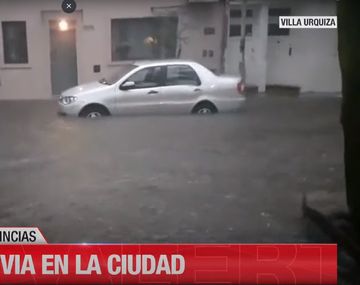 Diluvio en el AMBA: calles inundadas y vuelos demorados