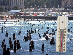 Sube la temperatura del agua en Mar del Plata.