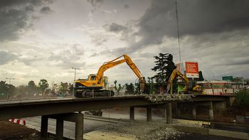 la avenida general paz, cerrada por obras: asi demolieron dos puentes la avenida general paz, cerrada por obras: asi demolieron dos puentes