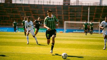 aldosivi le gano a independiente rivadavia por el torneo clausura y salio del fondo aldosivi le gano a independiente rivadavia por el torneo clausura y salio del fondo