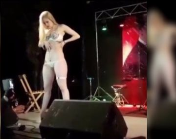 Escandaloso show de strippers en el acto de un senador santafesino