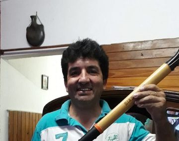 Devolvió cheques por 2 millones de pesos y le dieron una pala como recompensa