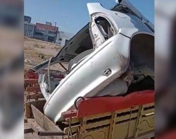 Ofreció $100 mil de recompensa por su auto robado y lo encontró desarmado