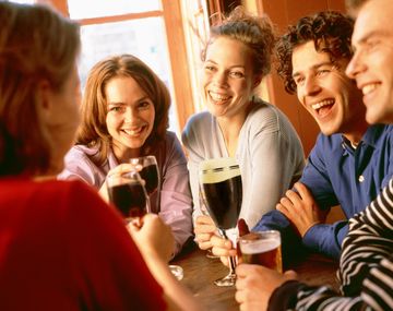 Dime qué edad tienes y te diré cómo festejarás el Día del Amigo